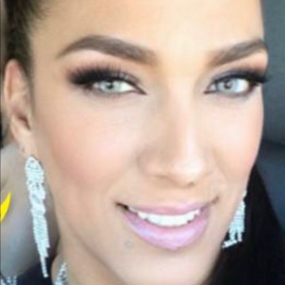 Meet your Posher, Iliana d los angeles